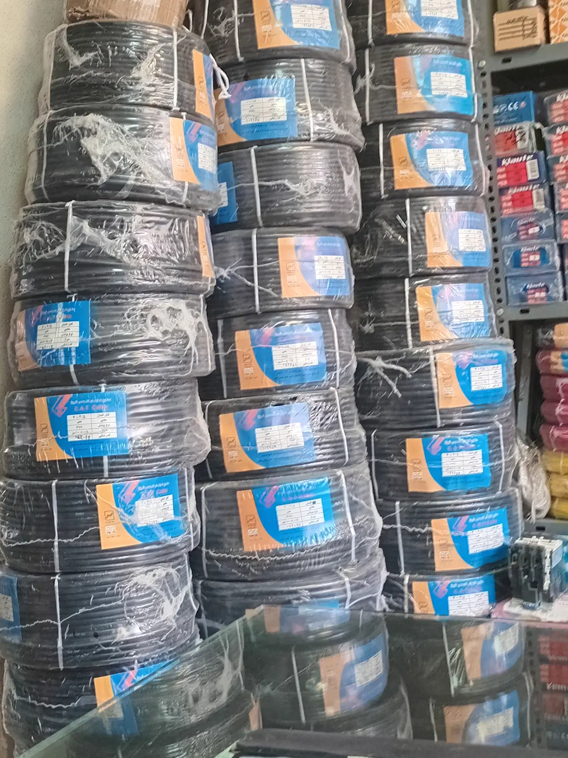 فروشنده لوازم برق صنعتی