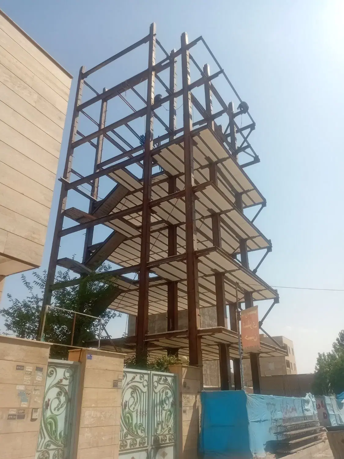 اجرای اسکلت فلزی و سازه نگهبان